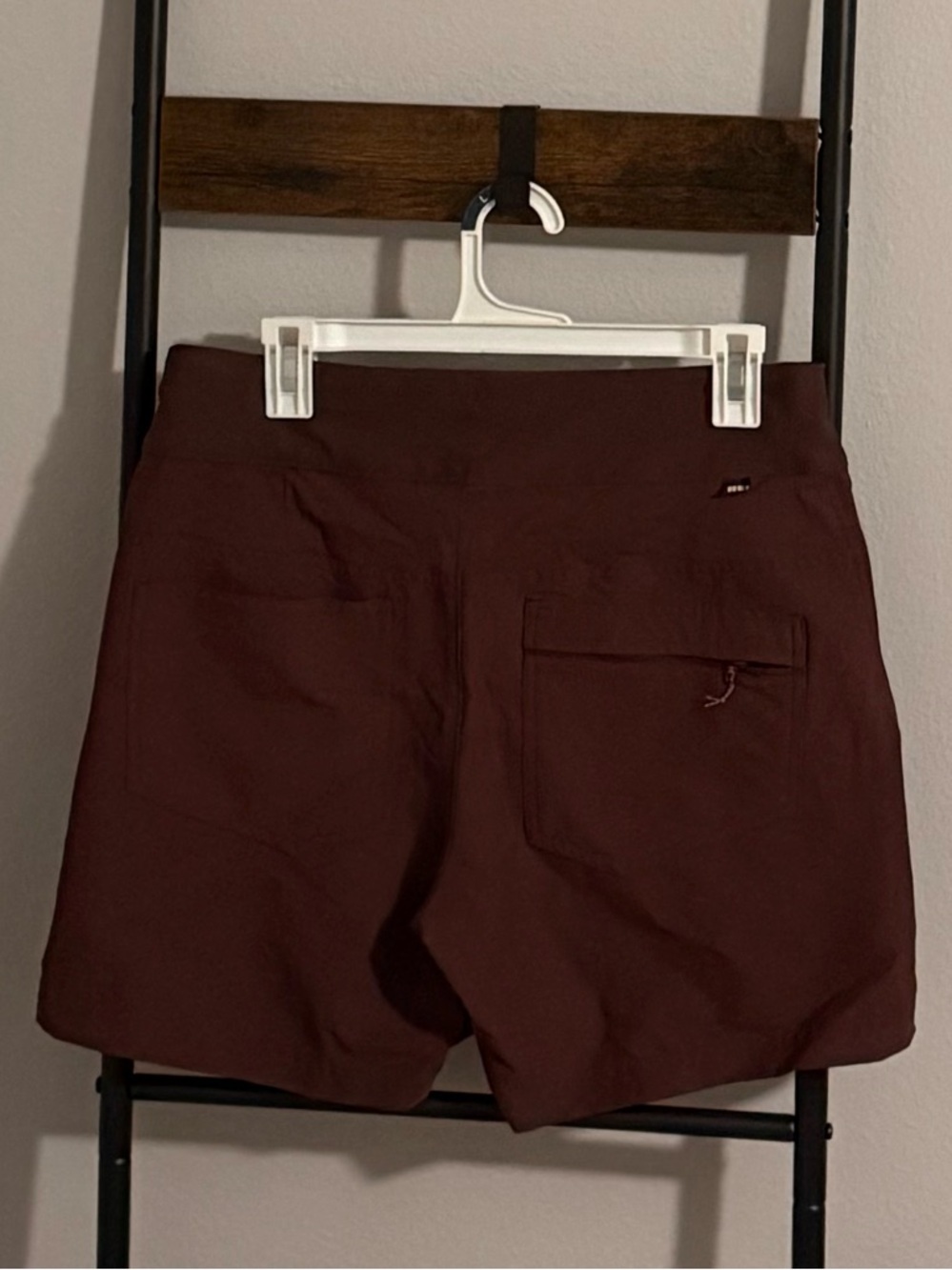 REI Co-op Women’s Athletic Shorts in Maroon. Size 8. - Picture 4 of 4
